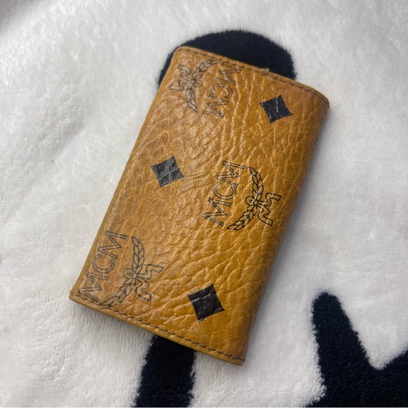 MCM Monogram Leather Keyholder - Picture 2 of 10